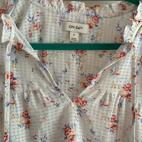 Macy’s Women’s Blouse- On 34th - Picture 3 of 4